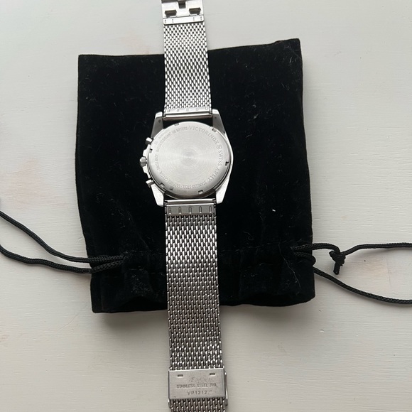 Victorinox Swiss Army Watch - Picture 8 of 8